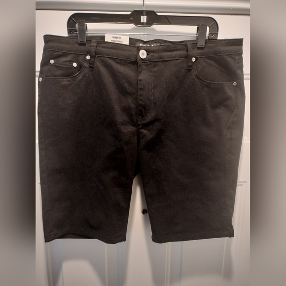 Men's Twill Stretch Classic Fit Shorts - Picture 1 of 6